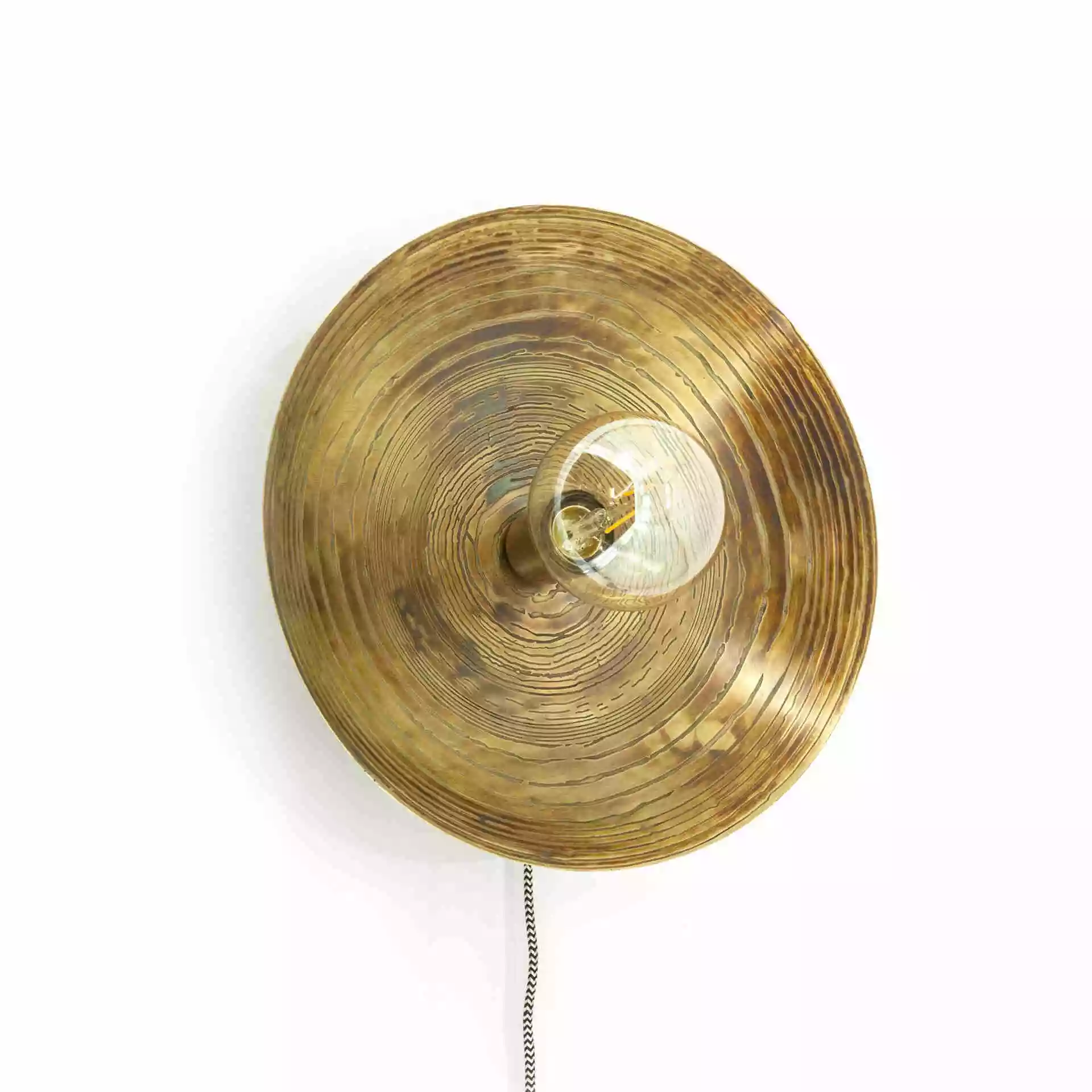 Horus Pieni Kuparinvärinen Seinävalaisin 1 Horus Pieni Kuparinvärinen Seinävalaisin