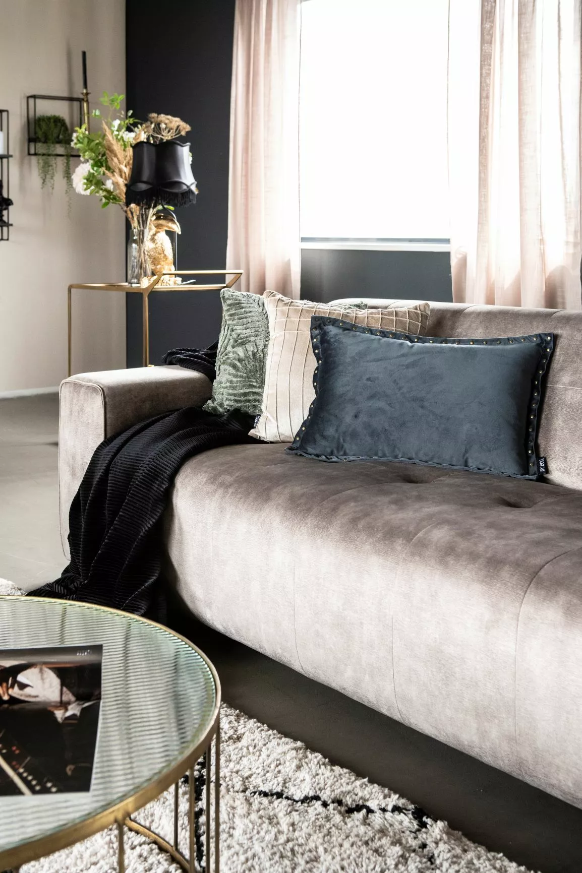 BY-BOO Royalty Musta Samettitorkkupeitto 5 BY-BOO Royalty Musta Samettitorkkupeitto - Image 5