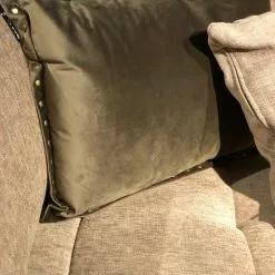 BY-BOO Minx Vihreä Samettityyny 40×60 -Keittiö myymälä IMG 6158 rotated e1610372881342 1