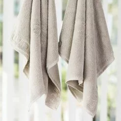 LUIN Käsipyyhe 50×80 Sand 9 LUIN Käsipyyhe 50×80 Sand -Keittiö myymälä Luin Living Hand Towels Sand 4 scaled e1606379574947 1