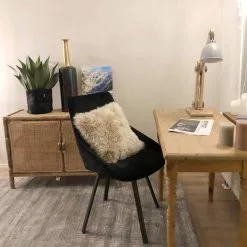 Pehmeä Sisustustyyny Lampaantaljasta, Samppanja -Keittiö myymälä Snugg Annen kutsut2 1 1