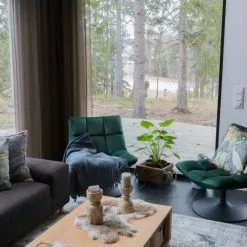 Lounge Chair Bar Vihreä Nojatuoli 7 Lounge Chair Bar Vihreä Nojatuoli -Keittiö myymälä Snugg olohuone Kirkkonummi3 e1633507255424