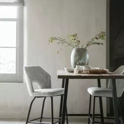 Bloom Baarituoli, Harmaa -Keittiö myymälä ml 749627 counter chair bloom tc 320746 counter table timber sfeer 1