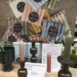 Pienet Kruunukynttilät, Lämmin Harmaa 6 Pienet Kruunukynttilät, Lämmin Harmaa -Keittiö myymälä rustic sfeer2 e1536001592533 1 1